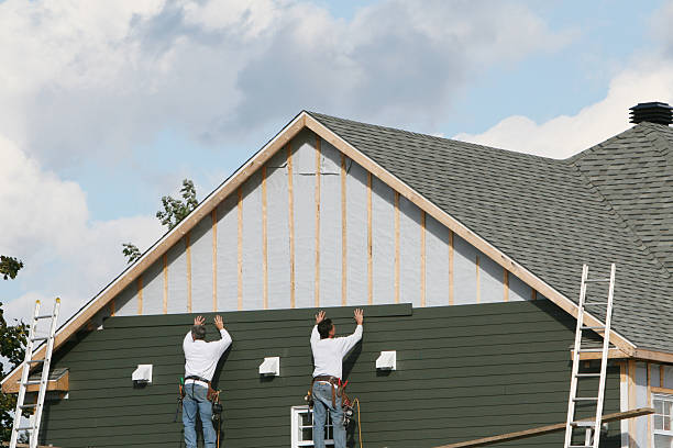 Professional Vinyl Siding technician working in Zebulon, GA